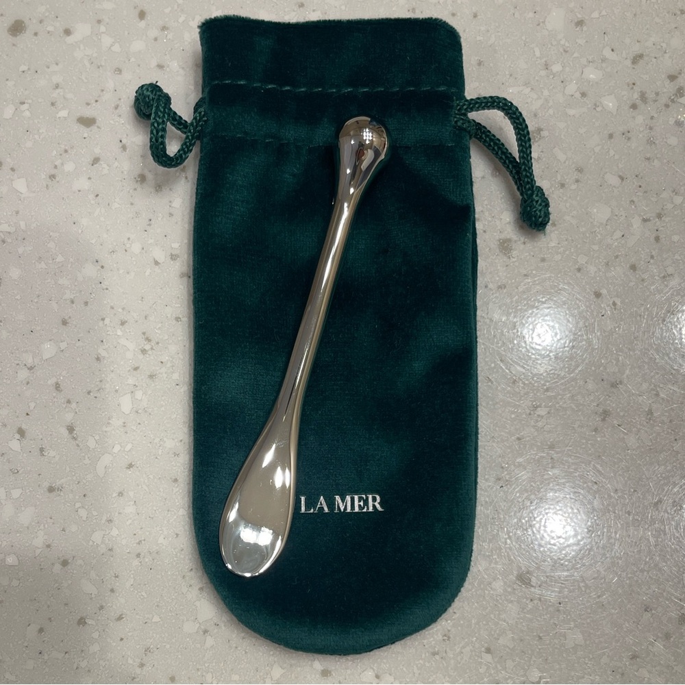 La Mer Silver Skincare Tool with Teal Pouch
